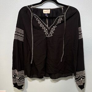 UNIVERSAL THREAD Black and White Embroidered Blouse NWT Medium
